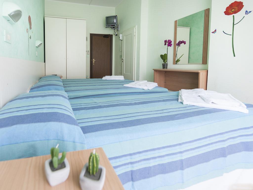 Hotel Majorca Римини Номер фото