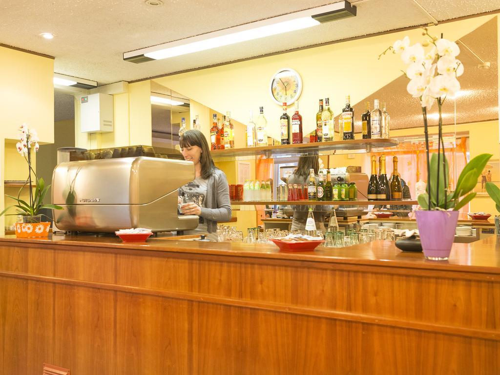 Hotel Majorca Римини Экстерьер фото