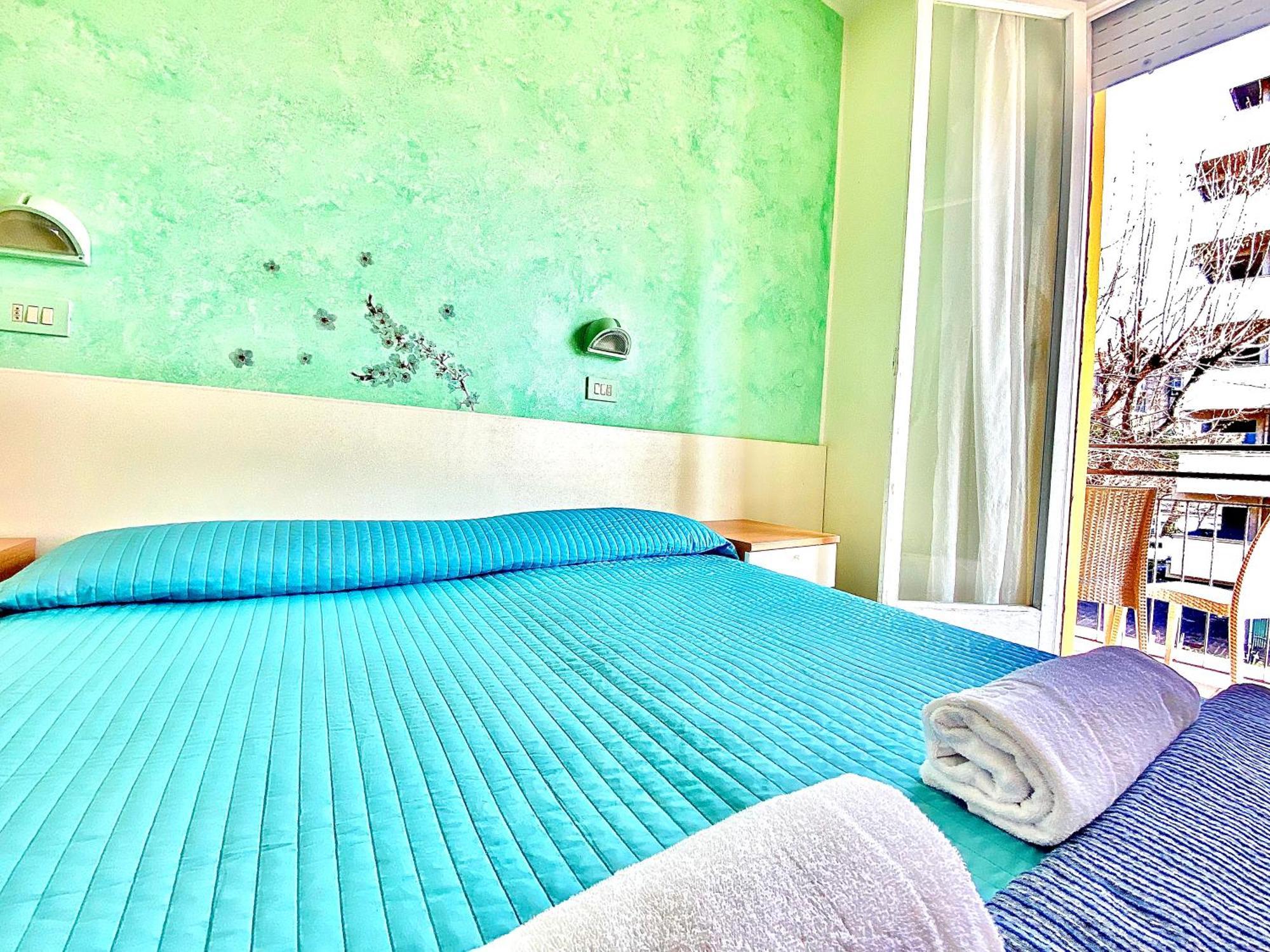 Hotel Majorca Римини Экстерьер фото