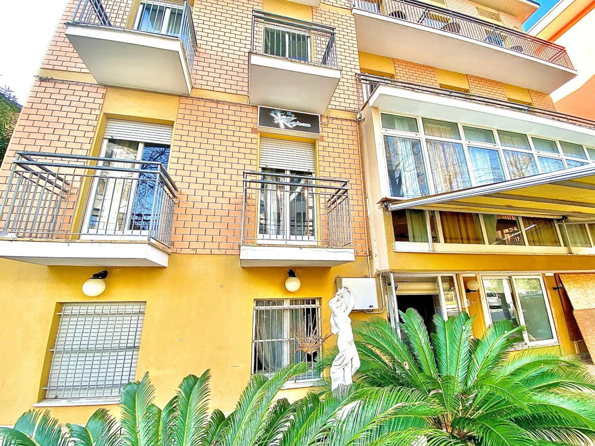 Hotel Majorca Римини Экстерьер фото