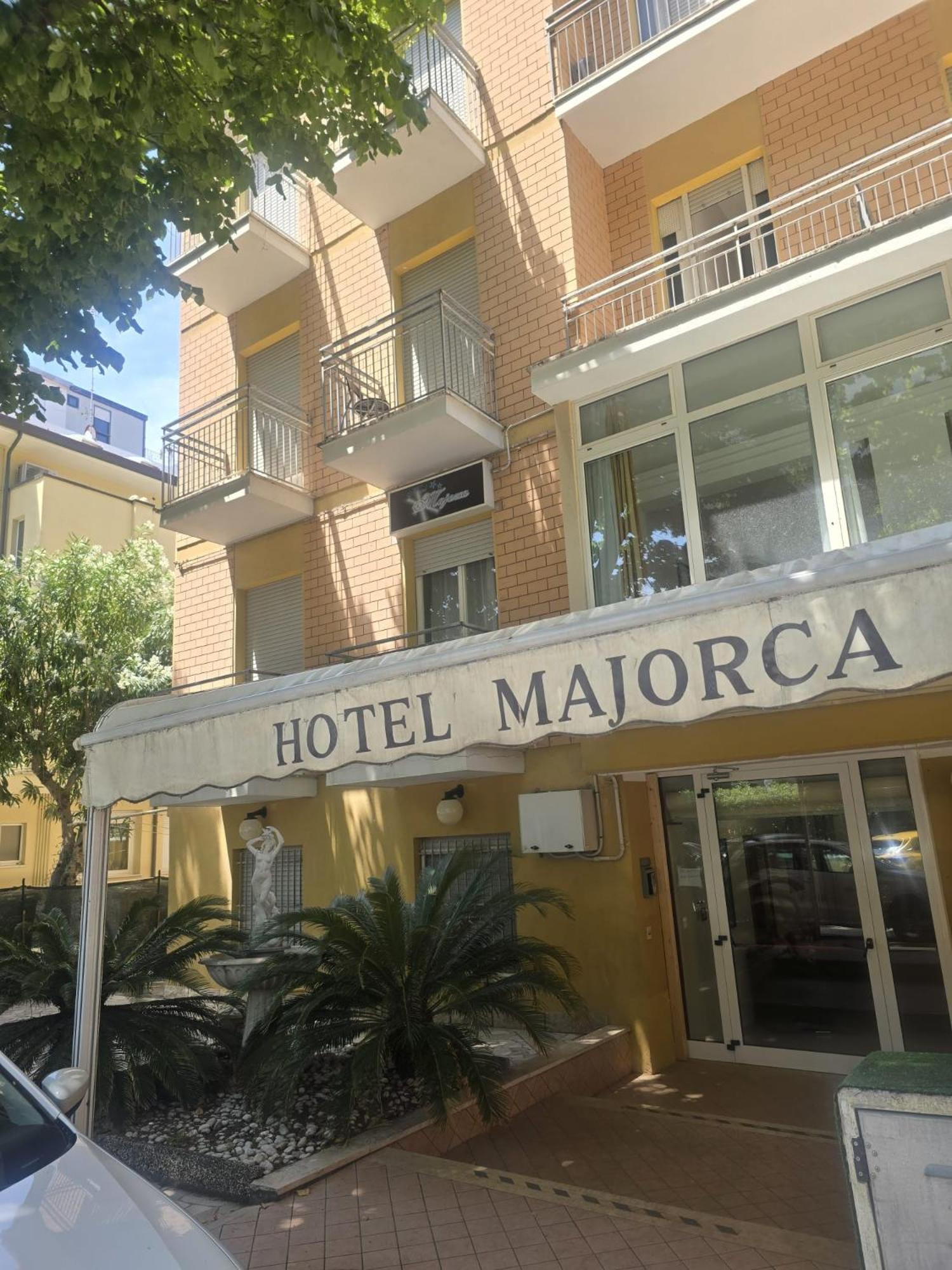 Hotel Majorca Римини Экстерьер фото